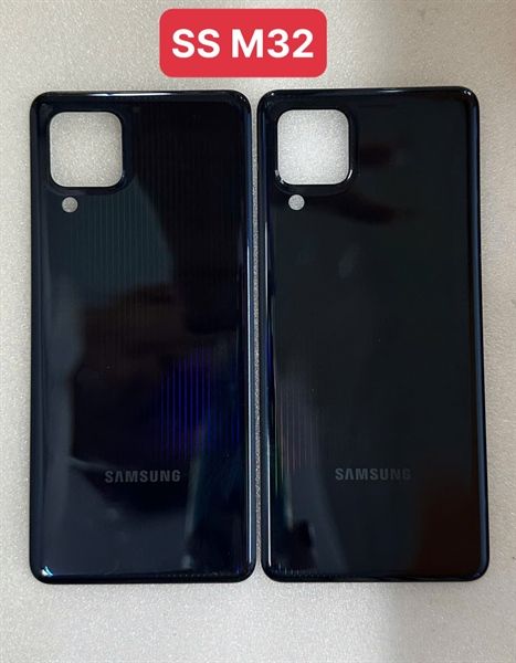 Lưng Samsung M32 Đen