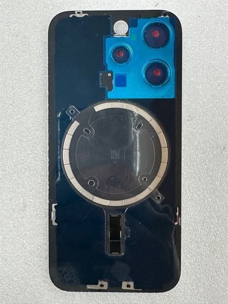 Lưng Iphone 15 Pro Zin - Trắng (+ KC+ Sạc Không Dây)