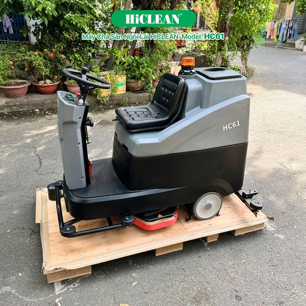  Máy chà sàn liên hợp ngồi lái HiClean HC61 