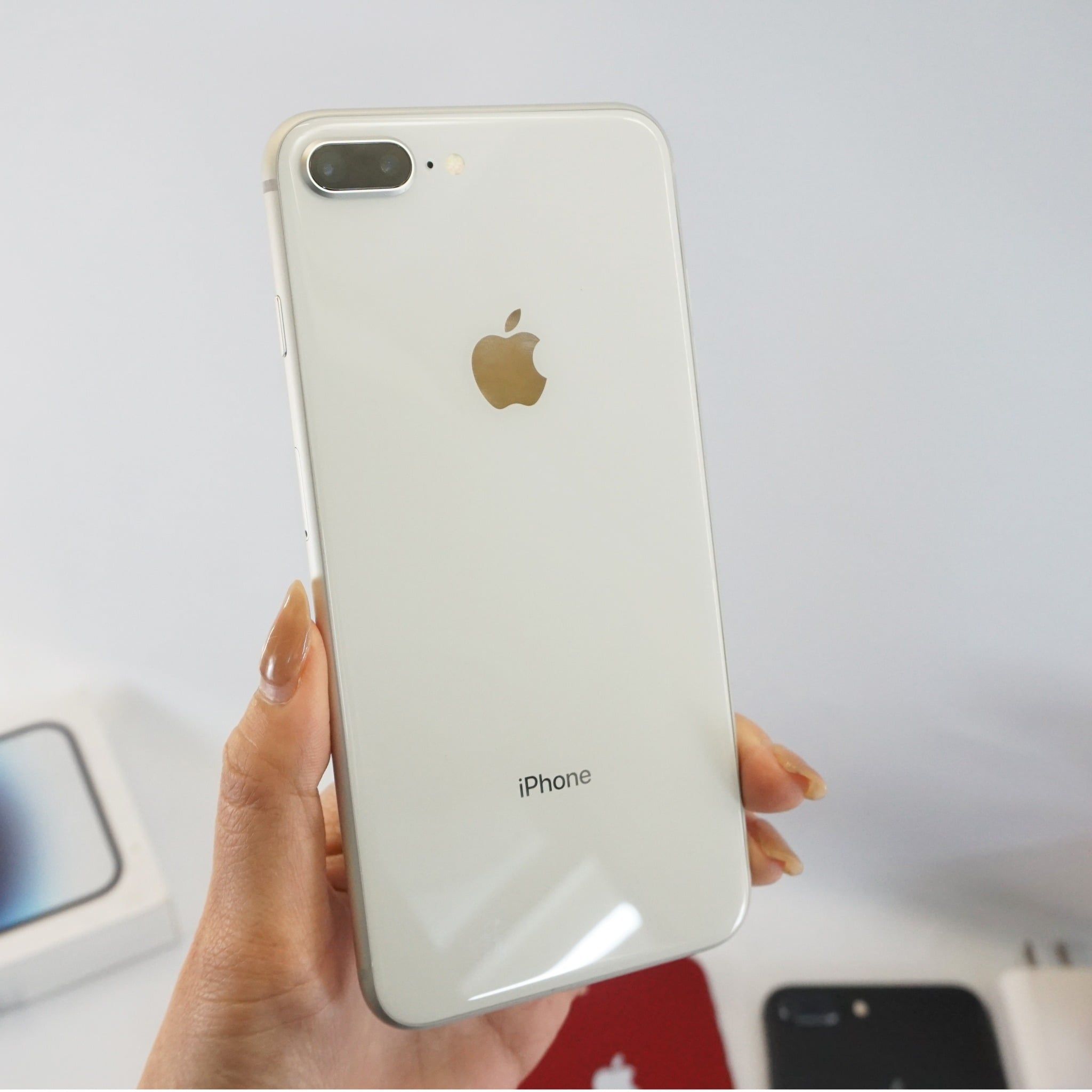 iPhone 8 Plus 64GB Quốc tế cũ 99% - Trắng bạc