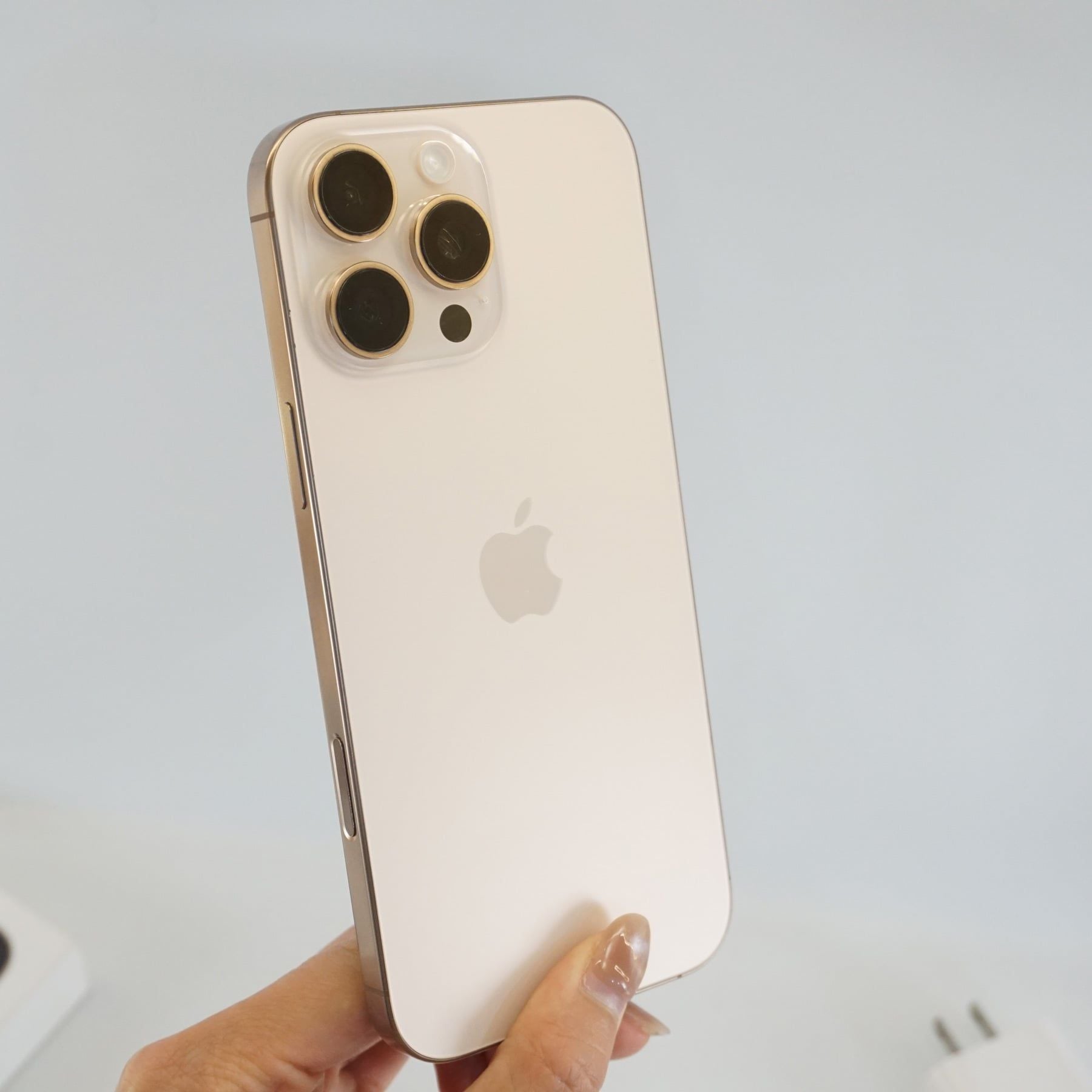 iPhone 16 Pro Max 256GB Quốc tế cũ 99% - Sa Mạc