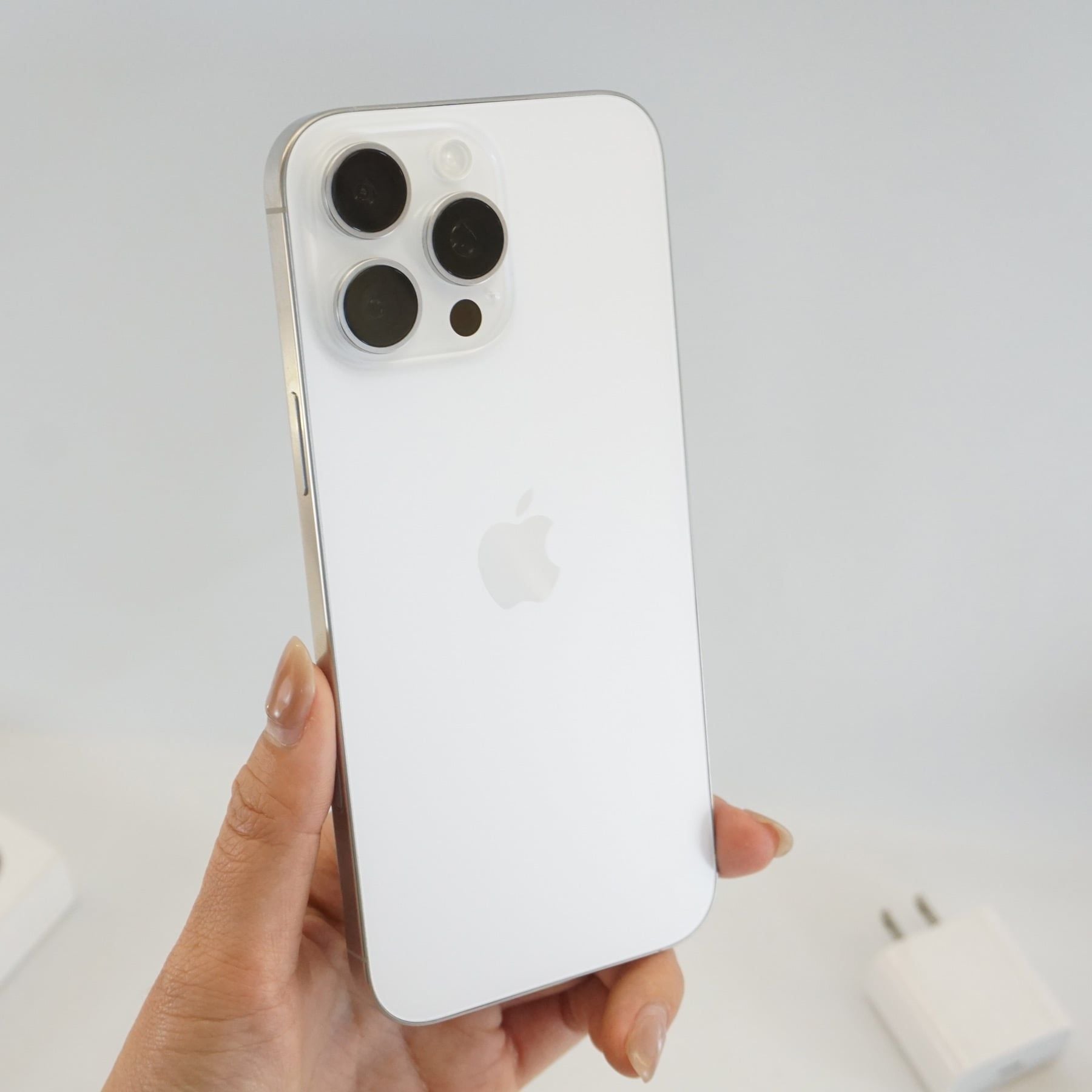 iPhone 16 Pro Max 512GB Quốc tế cũ 99% - Trắng