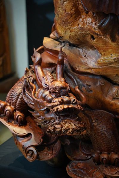 di lặc cưỡi long quy sụn hương