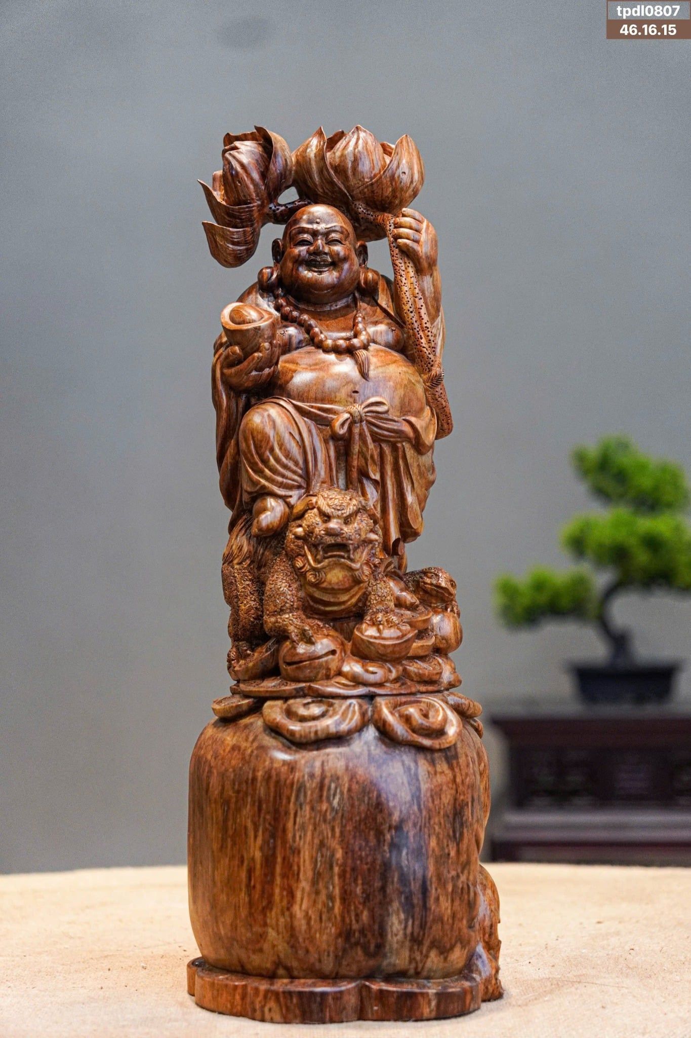 di lặc đứng nghê gỗ nu sưa