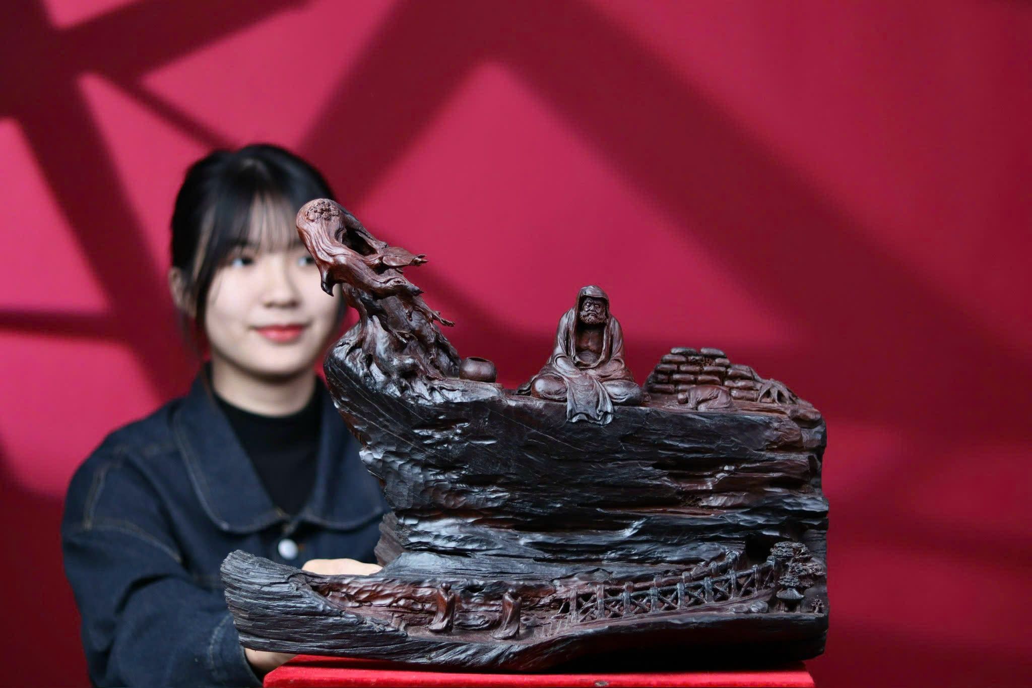 Tượng Đạt Ma thiền gỗ trắc