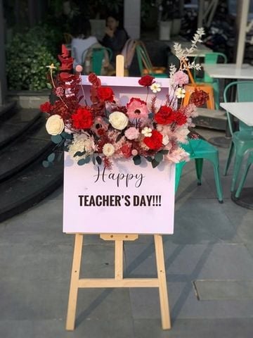 Hộp hoa chúc mừng tone đỏ H70xW50