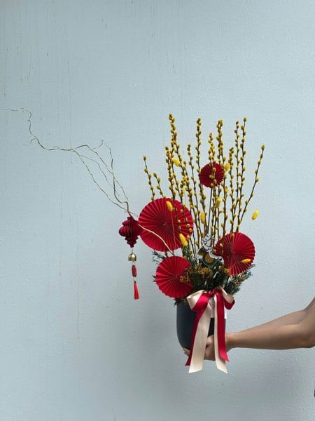 Bình TẾT nụ tầm xuân tone vàng