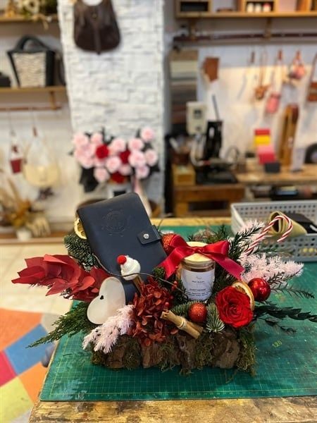 Khay quà tặng nến thơm và hoa khô centerpiece