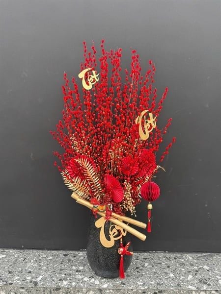 Bình hoa Tết nụ tầm xuân đỏ H130cm x W70cm