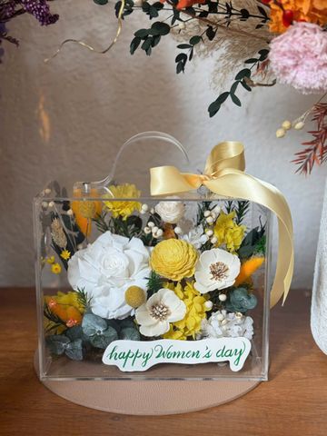 Hộp hoa khô Chúc mừng tone vàng