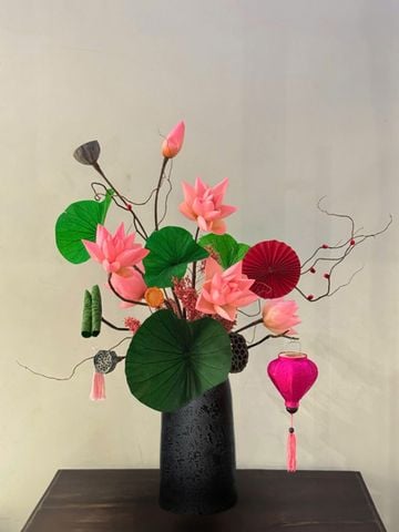 Bình hoa sen hồng bất tử theme Tết