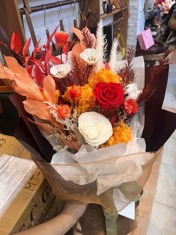 Bó hoa khô tone đỏ cam