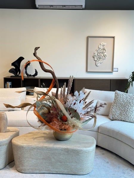 Chậu hoa khô nội thất centerpiece cho sảnh lớn