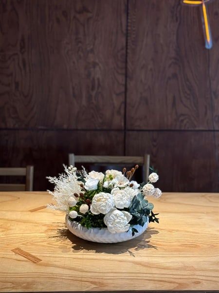 Chậu hoa centerpiece tone xanh trắng