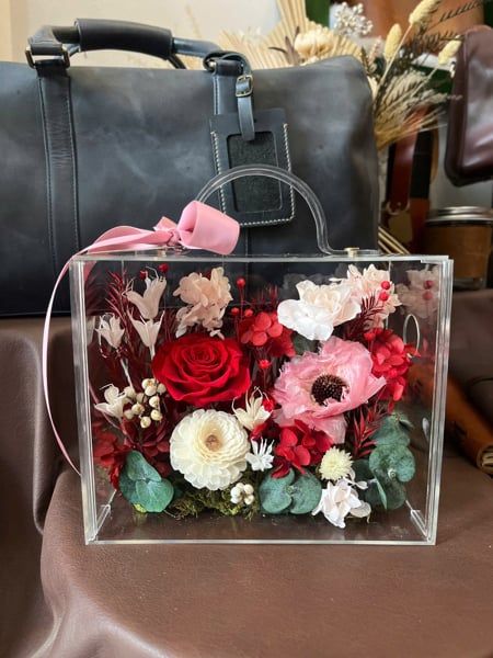 Hộp hoa quà tặng chúc mừng tone hồng đỏ