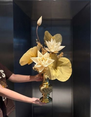 Dịch vụ cắm sen bình khách