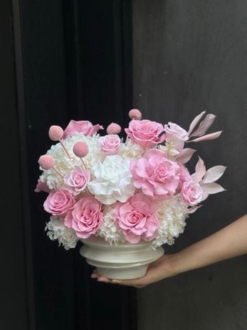 Chậu hoa tone trắng hồng