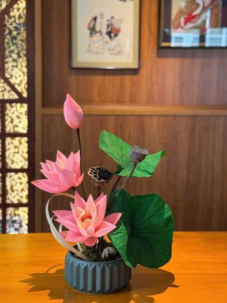 Chậu hoa sen hồng M180035M