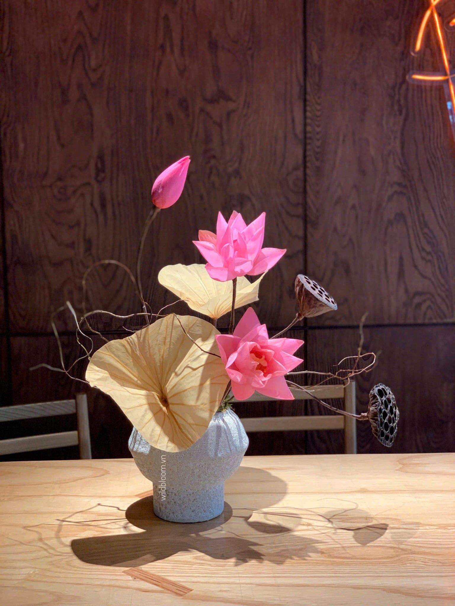 Bình hoa sen hồng M180034M