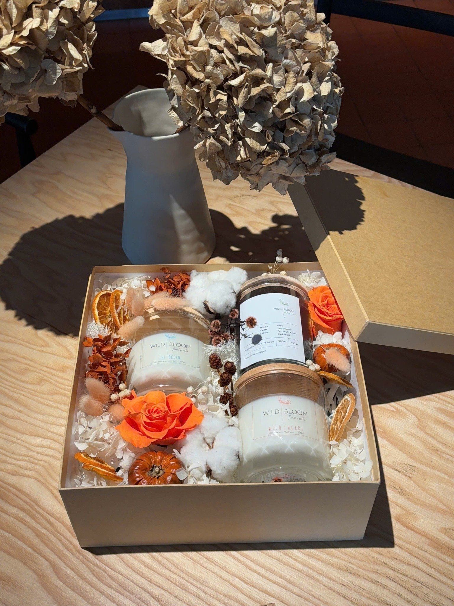 Set quà tặng hoa khô tone cam & nến thơm