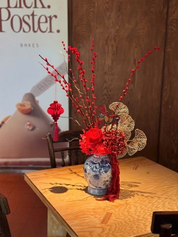 Bình hoa Tết nụ tầm xuân đỏ M130710M