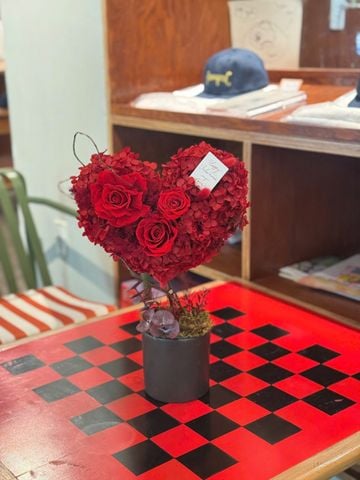 Chậu hoa trái tim đỏ H40cmxW25