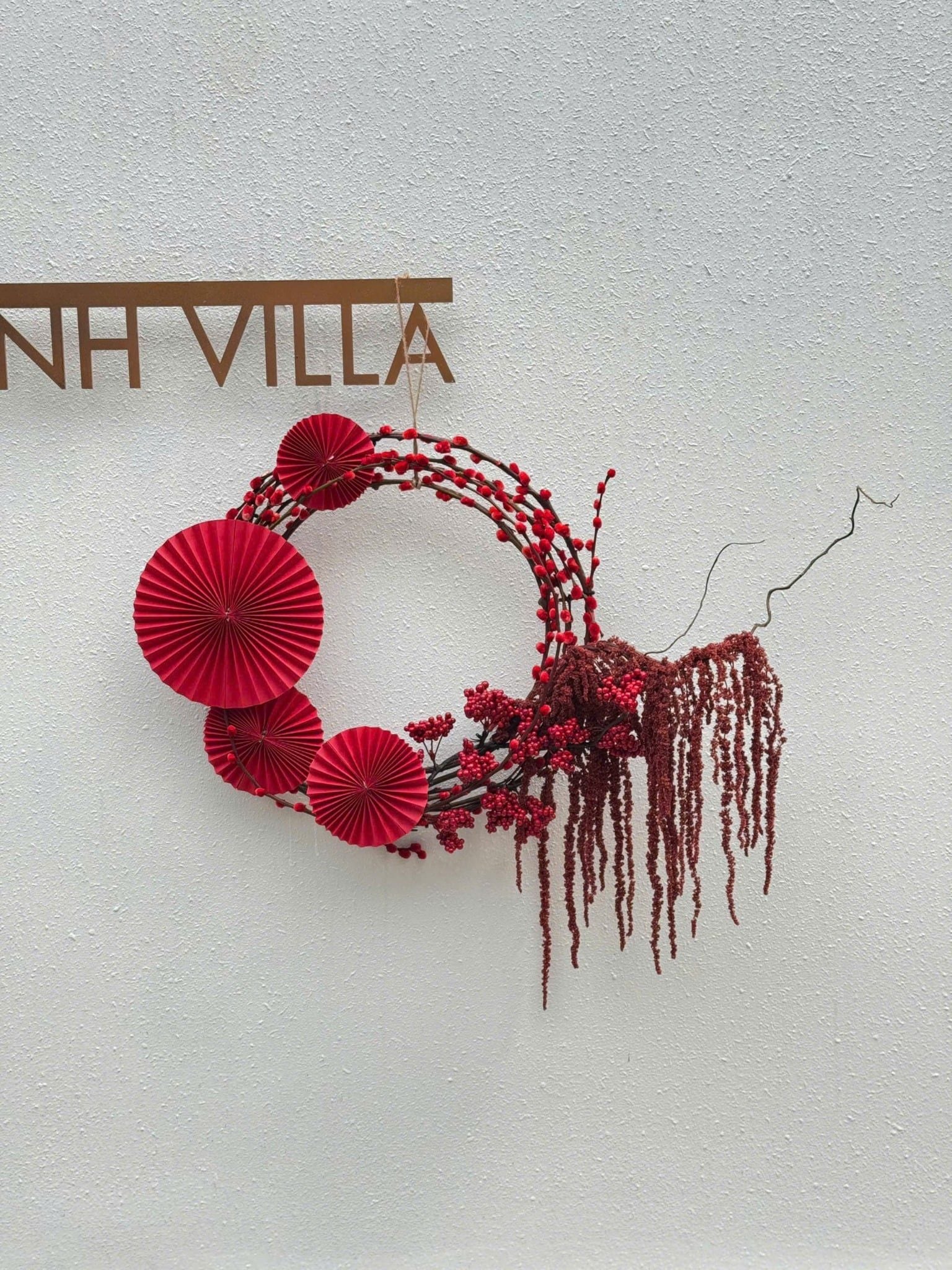 Vòng hoa tết nụ tầm xuân đỏ 45cm