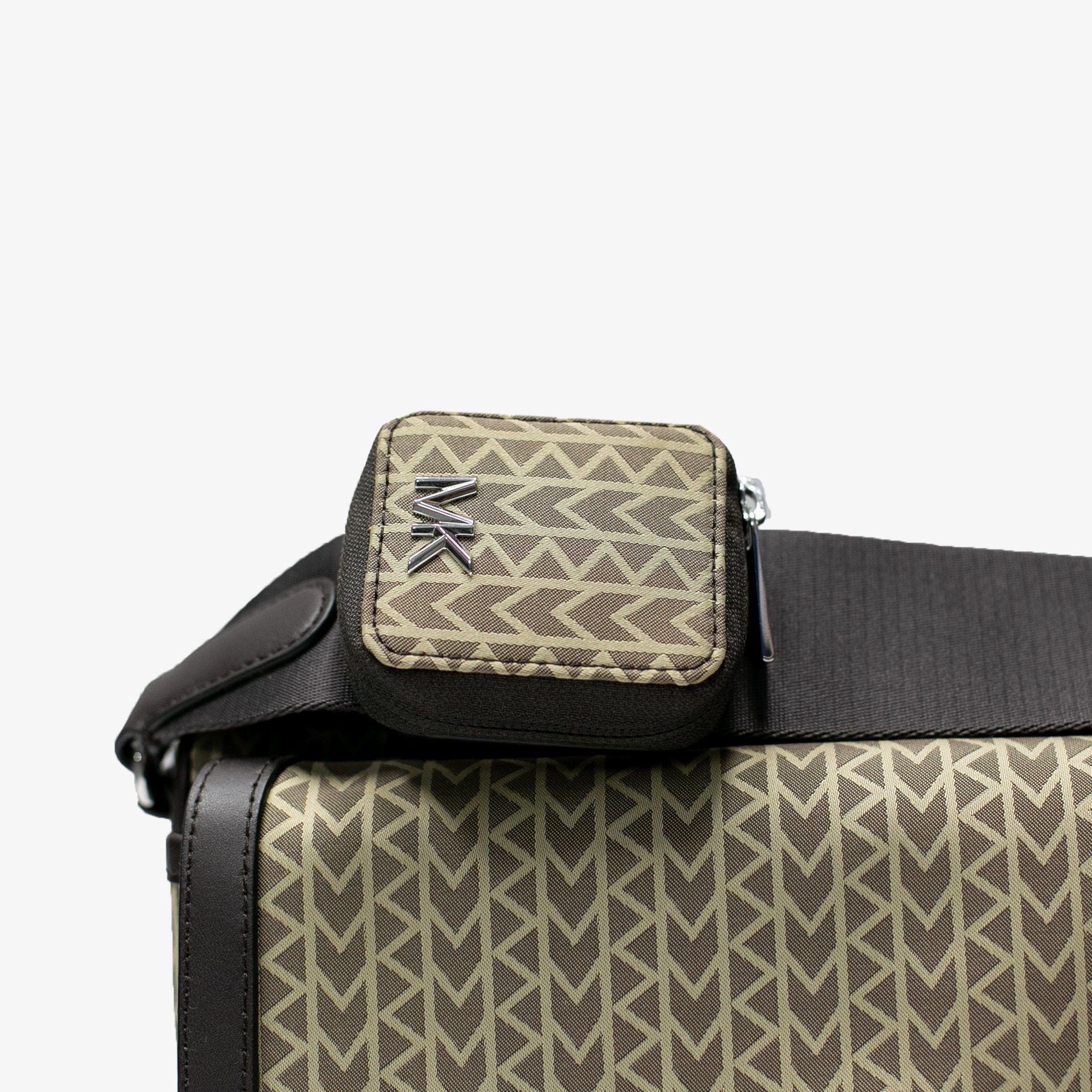  Michael Kors Eli MK2000 Logo Jacquard Messenger Bag - Tan 