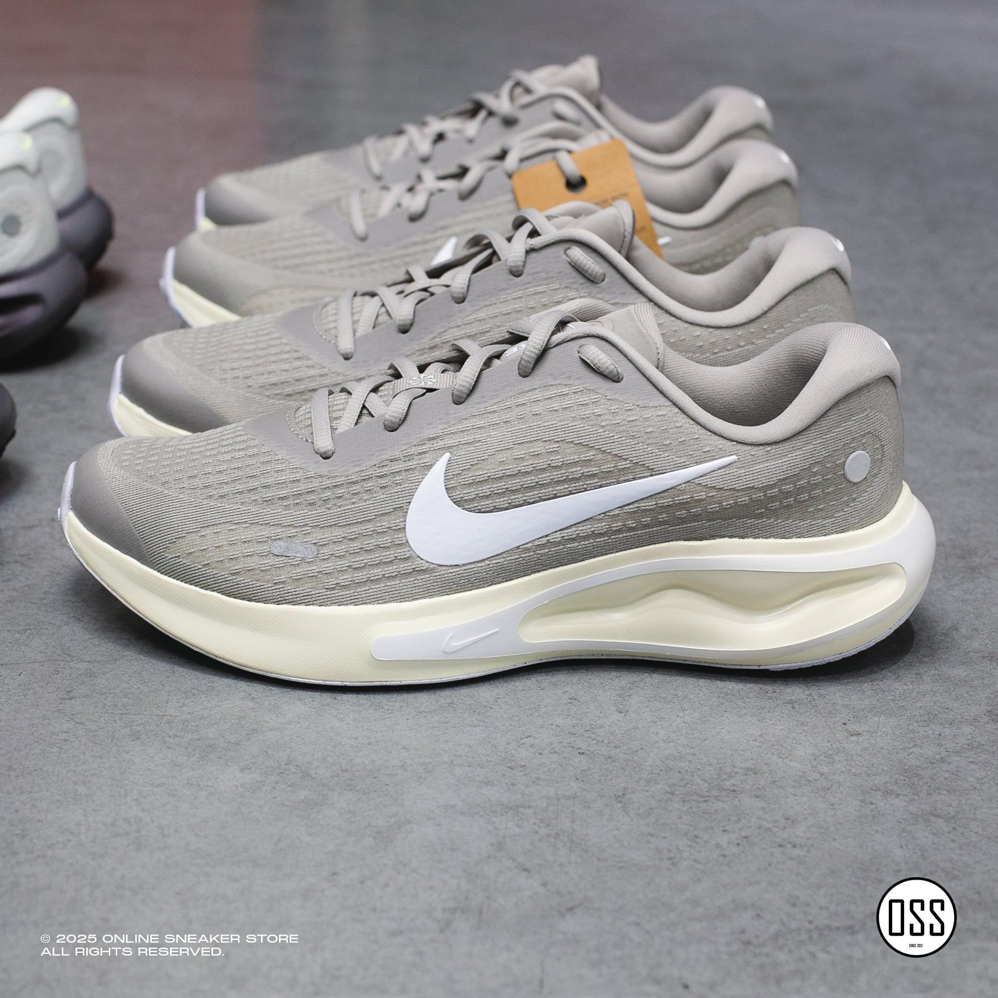  Nike Journey Run - University Grey / Sail White 