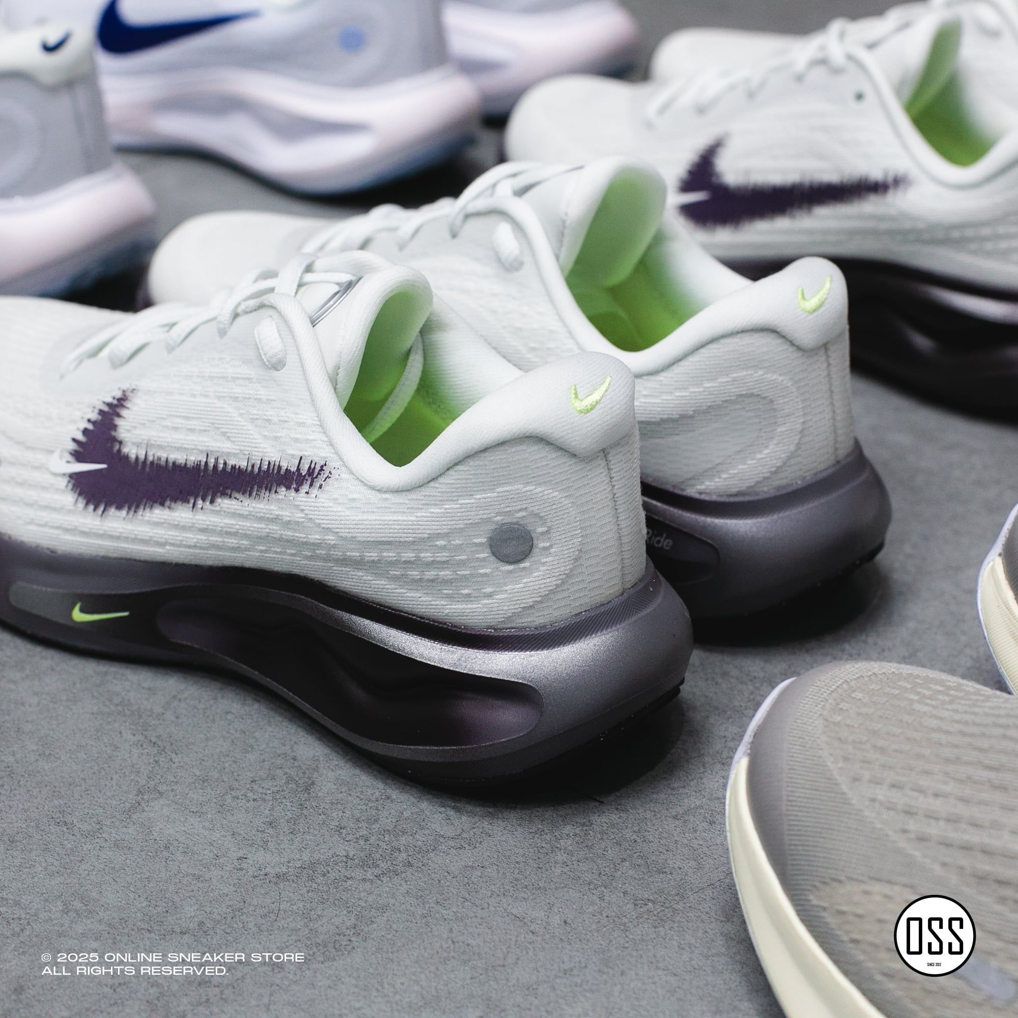  Nike Journey Run - Peak White / Dark Purple 