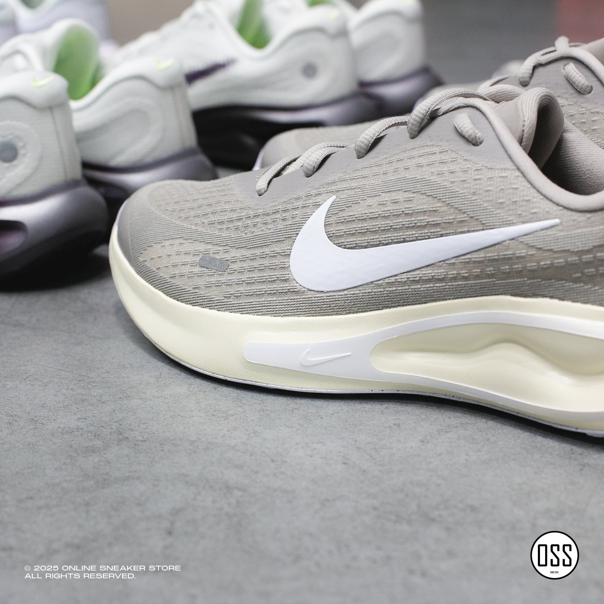  Nike Journey Run - University Grey / Sail White 