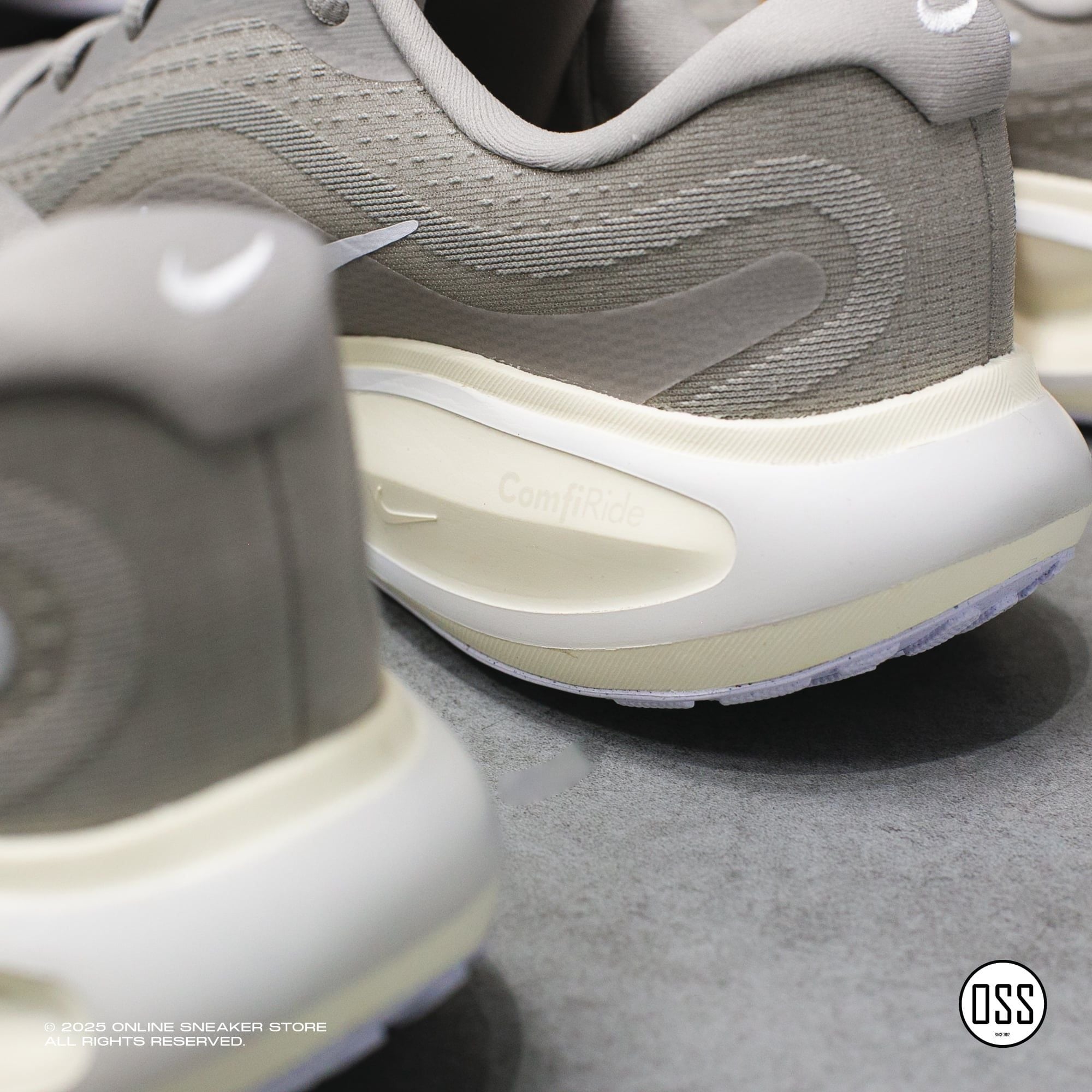  Nike Journey Run - University Grey / Sail White 