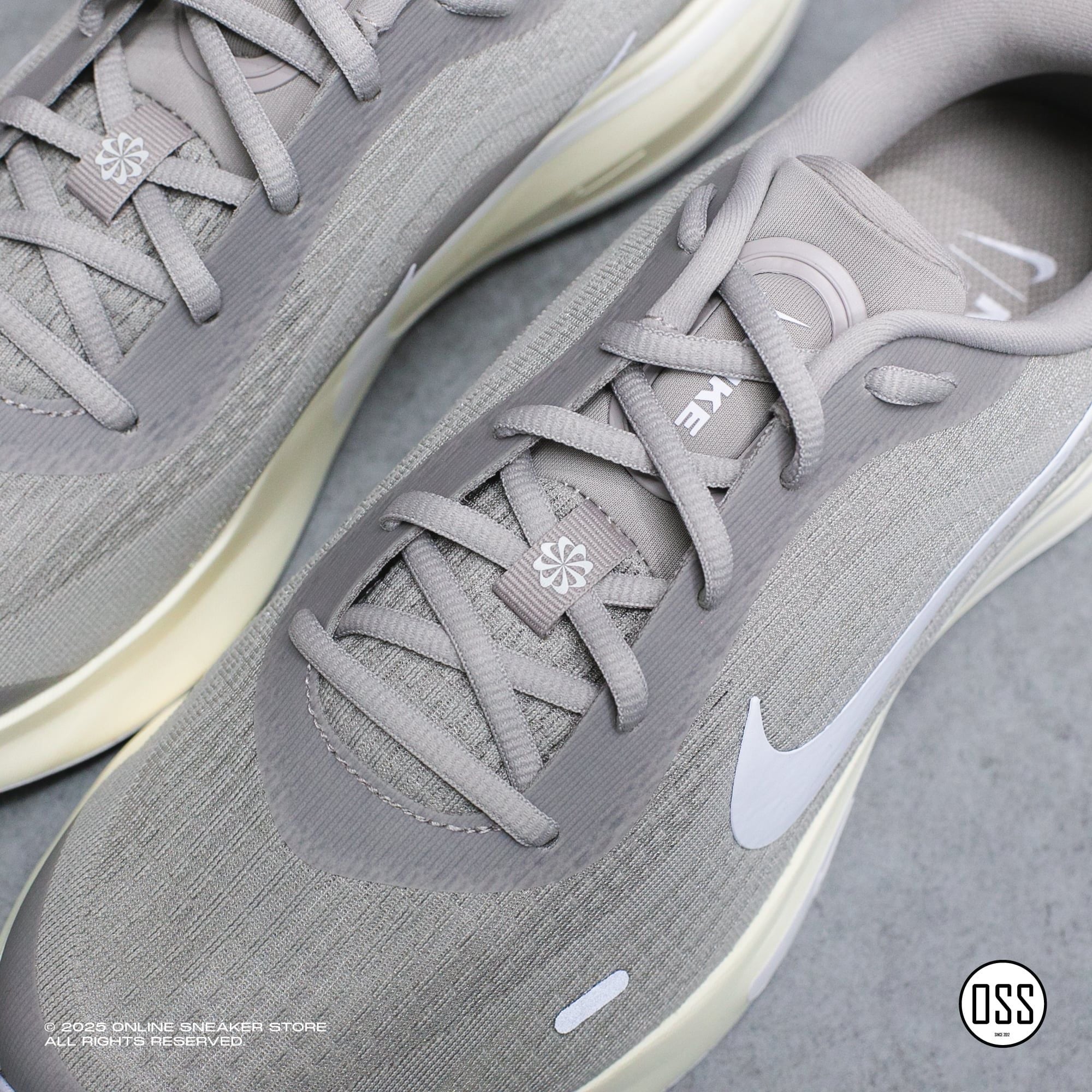  Nike Journey Run - University Grey / Sail White 