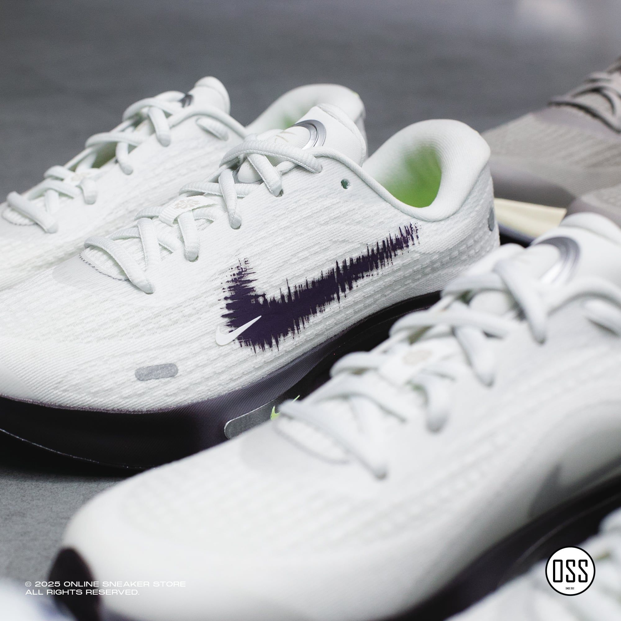  Nike Journey Run - Peak White / Dark Purple 