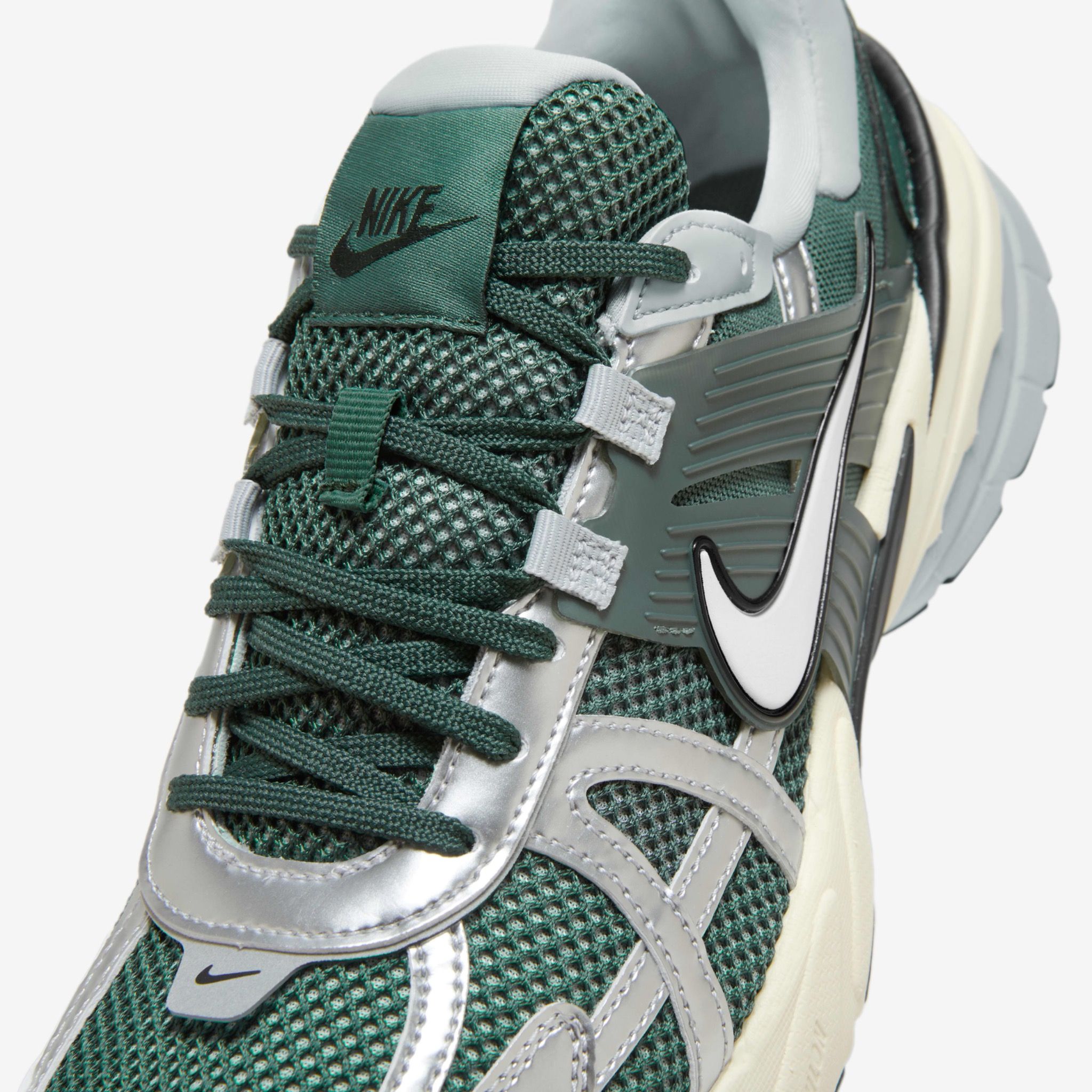  Nike V2K Run - Vintage Green 