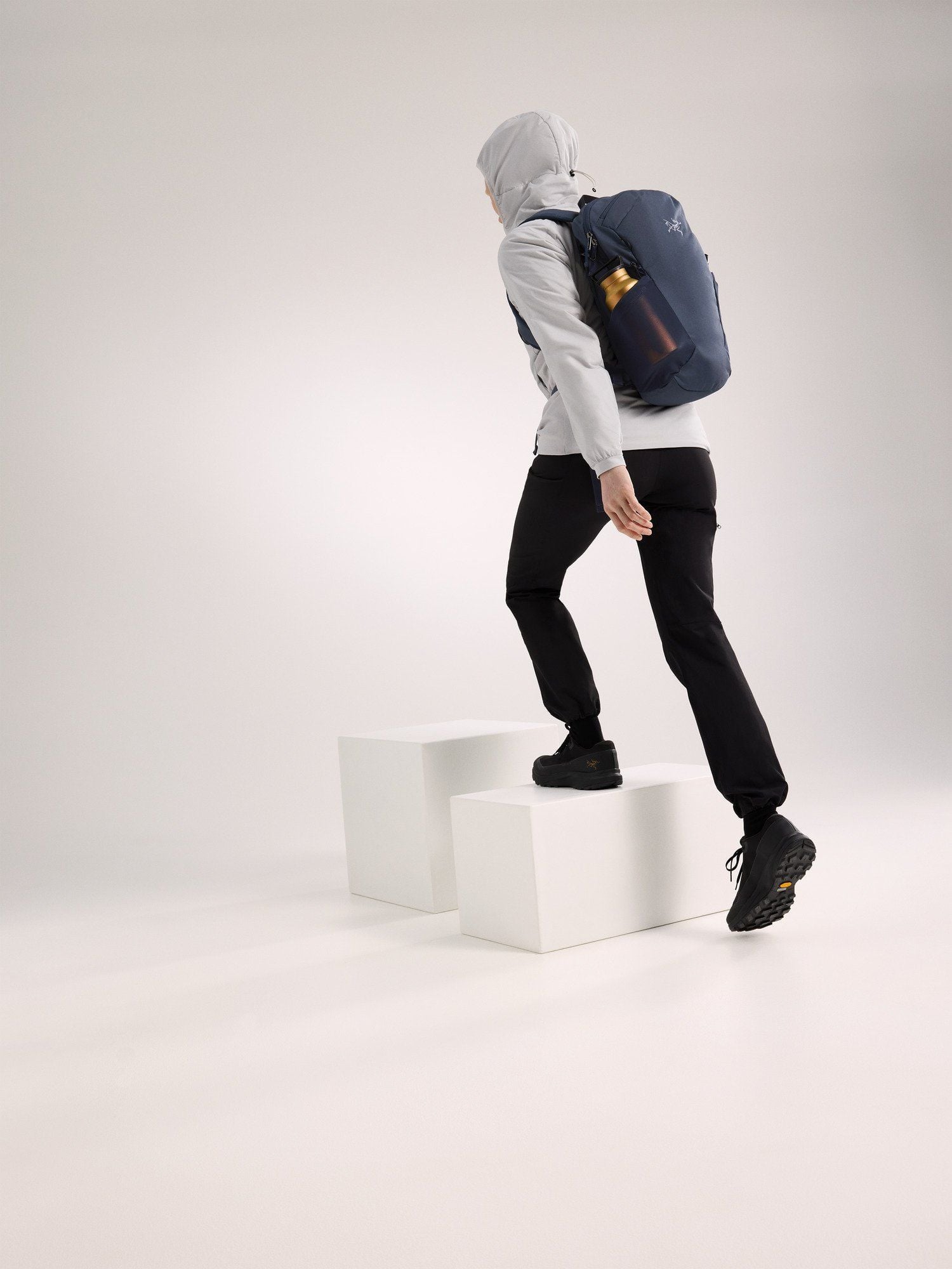  Arc'teryx Mantis 16 Backpack - Black / Sapphire 