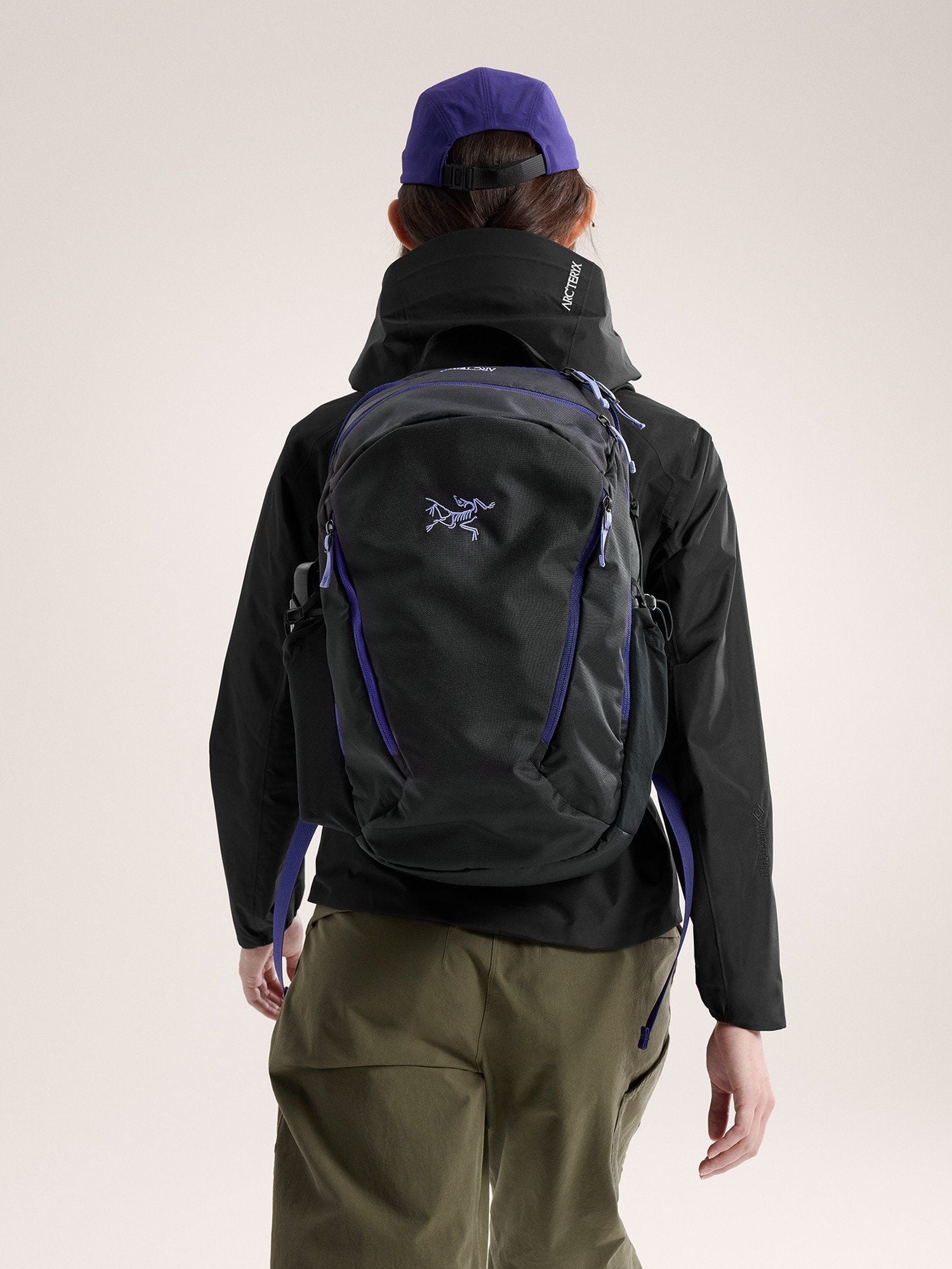  Arc'teryx Mantis 26 Backpack - Black / Soulsonic 
