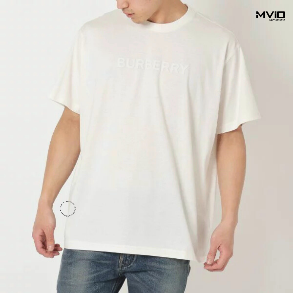  Phông Burberry Trắng Pha Chữ Ngực 8068709 