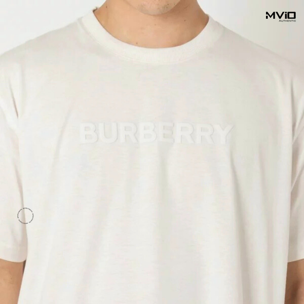 Phông Burberry Trắng Pha Chữ Ngực 8068709 