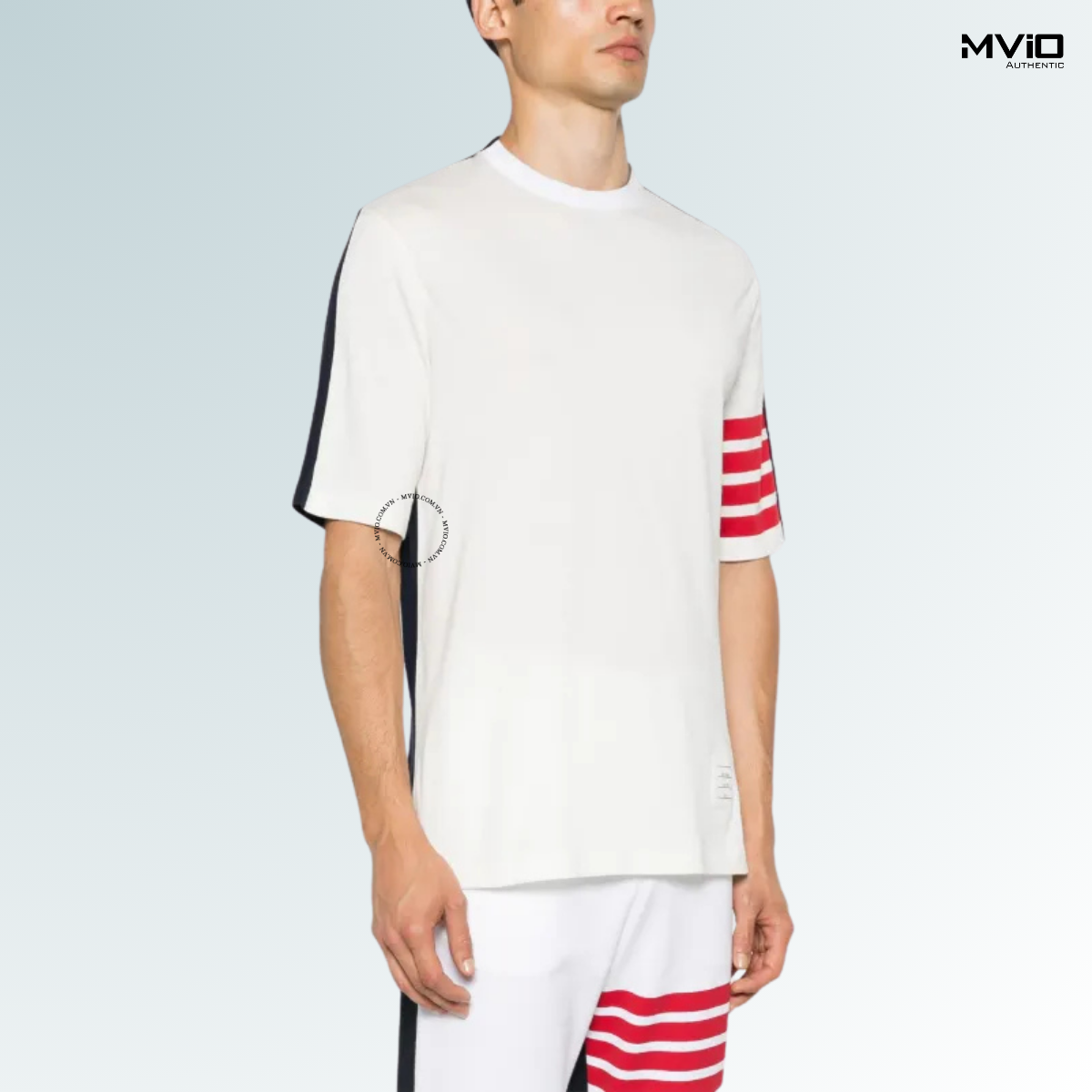  Phông Thom Browne Mix Tay Viền Đỏ MJS285A07862_960 