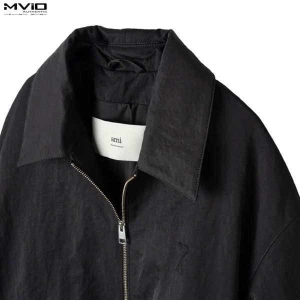  Khoác Ami Paris Đen Khoá Zip Logo Ngực HJK831.PA0035 05518 