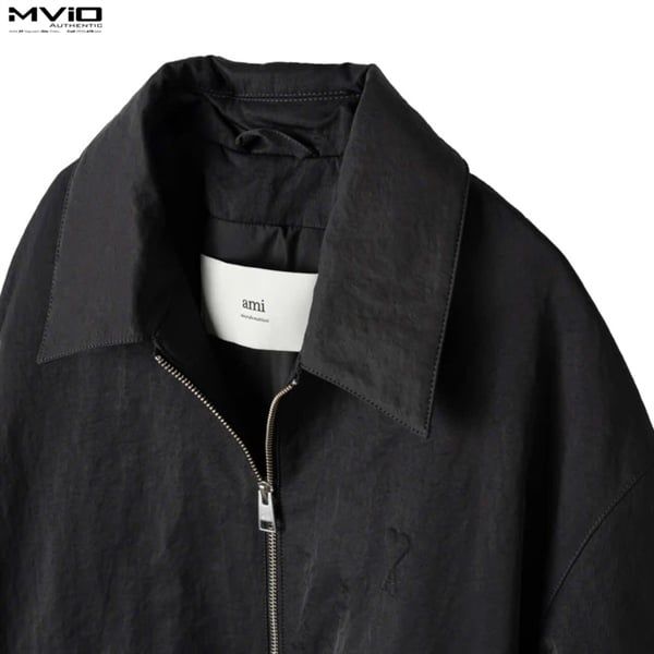  Khoác Ami Paris Đen Khoá Zip Logo Ngực HJK831.PA0035 05518 