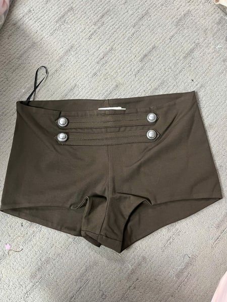 Fera Short