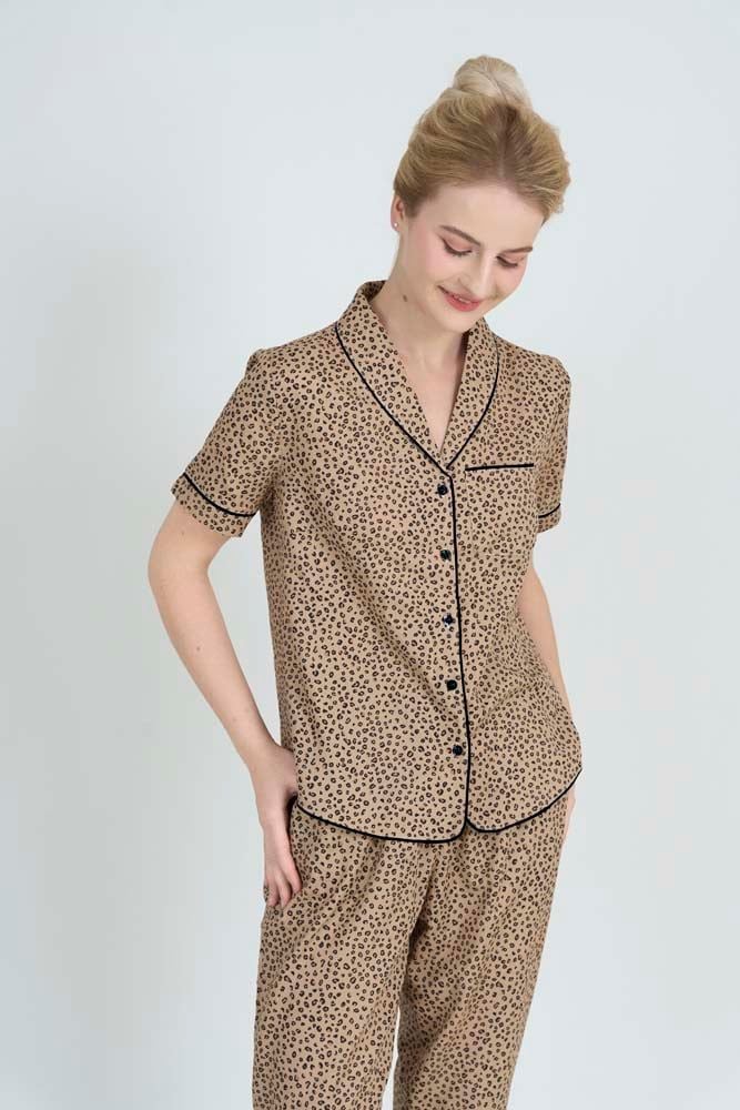  BKD01S5K17-BỘ DÀI KATE VỚI THIẾT KẾ CỔ SAM ĐIỂM NHẤN VIỀN  NỔI BẬT MANG LẠI SỰ THANH LỊCH VÀ THOẢI MÁI KHI MẶC 