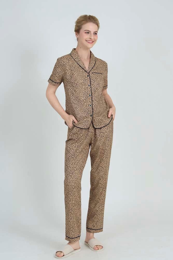  BKD01S5K17-BỘ DÀI KATE VỚI THIẾT KẾ CỔ SAM ĐIỂM NHẤN VIỀN  NỔI BẬT MANG LẠI SỰ THANH LỊCH VÀ THOẢI MÁI KHI MẶC 