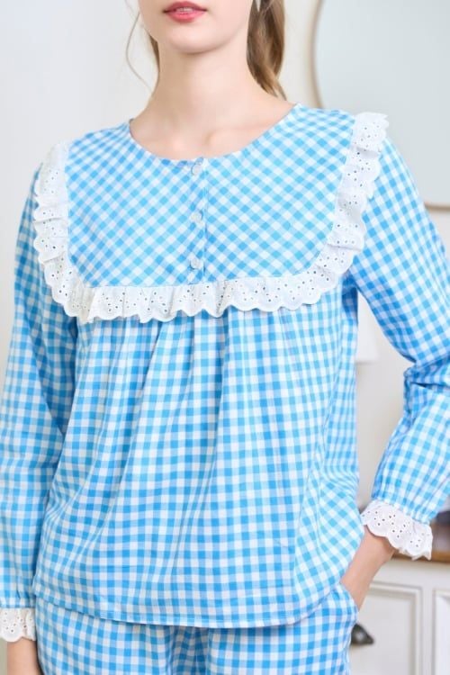  BKD01W5K10-BỘ DÀI KATE VỚI THIẾT KẾ CỔ TRÒN ĐIỂM NHẤN BÈO REN MANG PHONG CÁCH NHẸ NHÀNG, NỮ TÍNH VÀ THOẢI MÁI 