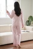  BKD01W6K02-BỘ DÀI KATE VỚI THIẾT KẾ CỔ PIJAMA ĐIỂM NHẤN VIỀN  NỔI BẬT MANG LẠI SỰ THANH LỊCH VÀ THOẢI MÁI KHI MẶC 