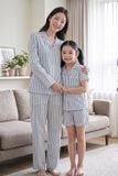  BKD02W5K02-BỘ DÀI KATE VỚI THIẾT KẾ CỔ PIJAMA ĐIỂM NHẤN VIỀN  NỔI BẬT MANG LẠI SỰ THANH LỊCH VÀ THOẢI MÁI KHI MẶC 