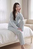  BKD02W5K02-BỘ DÀI KATE VỚI THIẾT KẾ CỔ PIJAMA ĐIỂM NHẤN VIỀN  NỔI BẬT MANG LẠI SỰ THANH LỊCH VÀ THOẢI MÁI KHI MẶC 