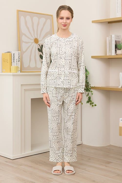  BKD07W5K03-BỘ DÀI KATE  VỚI THIẾT KẾ CỔ TRÒN PHỐI BÈO REN NỔI BẬT MANG ĐẾN SỰ TRẺ TRUNG VÀ ẤM ÁP, LÀ LỰA CHỌN LÝ TƯỞNG CHO MÙA THU ĐÔNG 